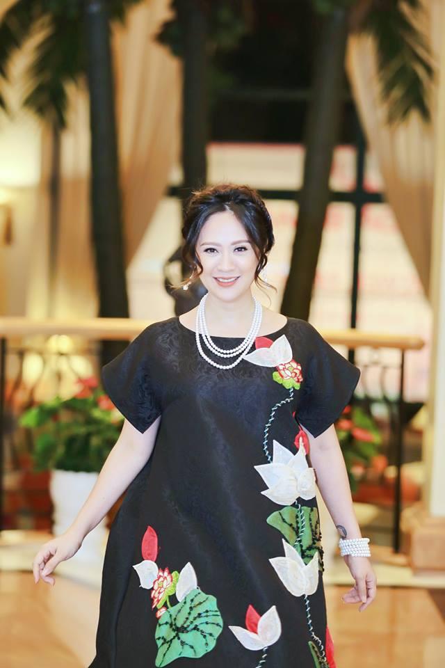 Mang bầu nhưng Thanh Thúy vẫn xinh đẹp, tươi tắn đáng ngưỡng mộ.