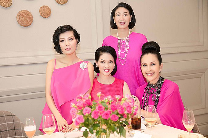 Dàn mỹ nhân trong tiệc sinh nhật Diễm My.
