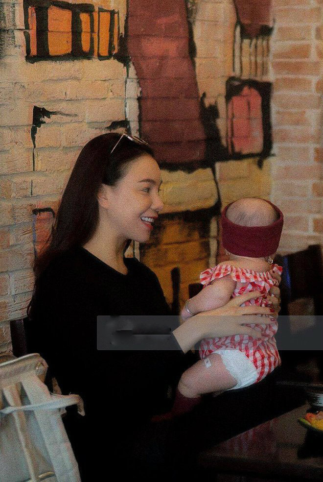 Trà Ngọc Hằng đã bí mật sinh con được 4 tháng.