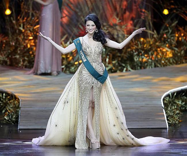 Phương Khánh bị ê-kíp cũ tố vô ơn, mua giải.