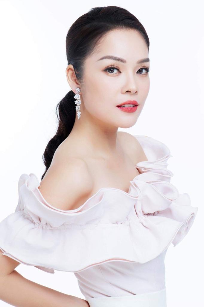 Dương Cẩm Lynh quyết định công khai việc ly hôn để tránh những rắc rối.
