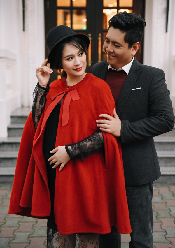 Vợ chồng Thanh Thúy - Đức Thịnh có những khoảnh khắc tình tứ, ngọt ngào trong chuyến công tác ở thủ đô. Qua đó có thể thấy, nữ diễn viên đang mang thai 7 tháng, vòng hai lớn nhưng trông cô vẫn nhanh nhẹn, tràn đầy năng lượng. Đôi vợ chồng từng gặp trục trặc trong hôn nhân vì quá mải mê với công việc, ít quan tâm tới nhau. Sau những sóng gió, họ hiểu nhau hơn và ngày càng gắn kết. Đức Thịnh rất mừng vì Shbet111 slot, casino, thể thao, xổ số anh sắp có thêm thành viên mới. (ngoisao.net)