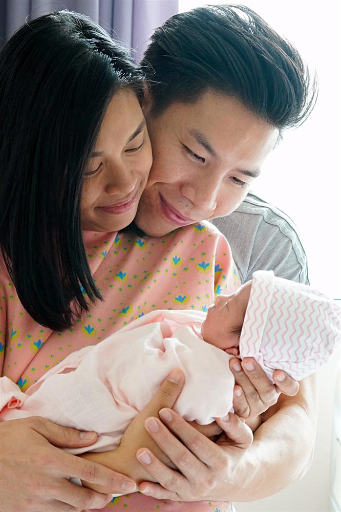 Vợ chồng Quốc nghiệp - Ngọc Mai hạnh phúc bên 