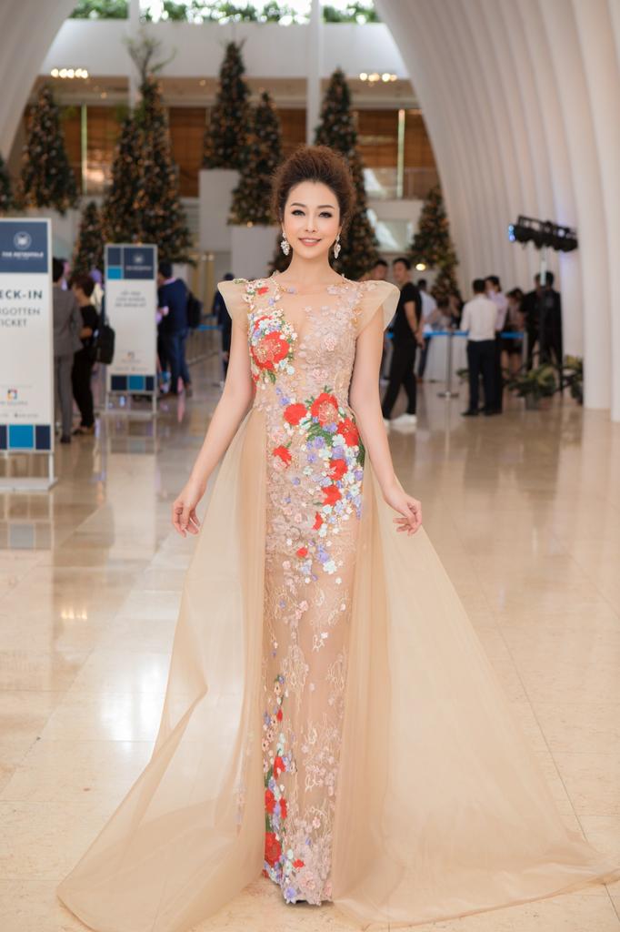 Jennifer Phạm ngày càng đắt show sự kiện và cô còn là MC được yêu thích của nhiều sân khấu lớn.