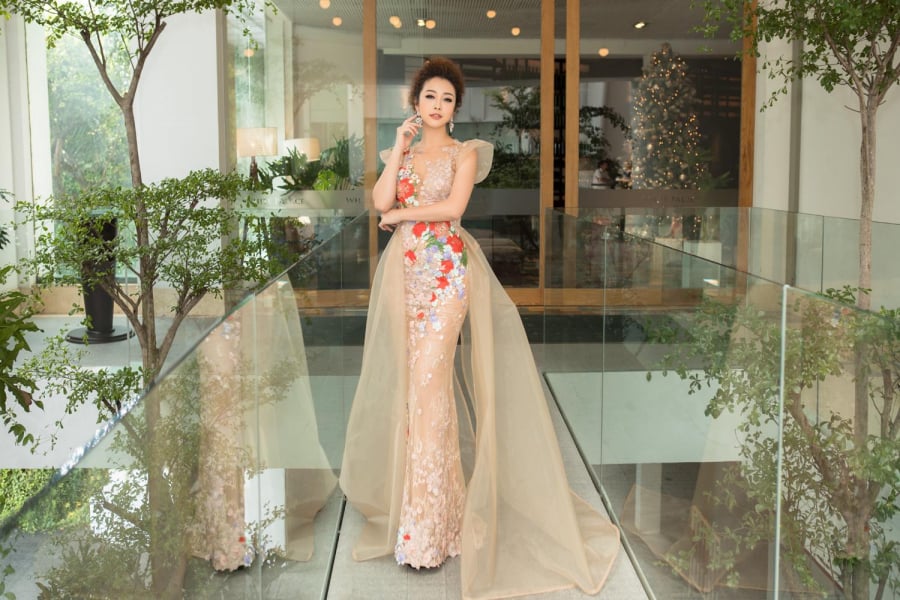 Bà mẹ 3 con nổi tiếng làng giải trí càng ngày càng xinh đẹp. 