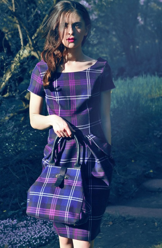 Chỉ những cô nàng am hiểu thời trang và cực cá tính mới dám mang cả cây tartan trên người.