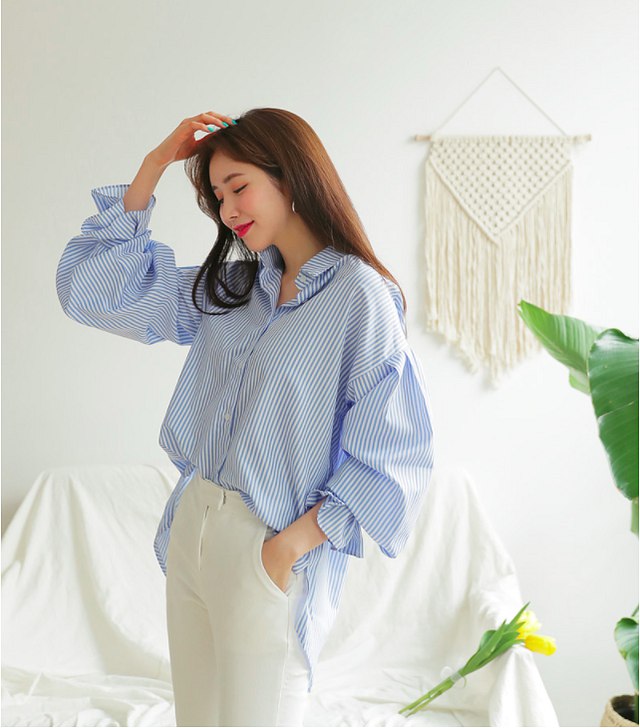 … hay cách điệu nhẹ nhàng nữ tính thì bạn có công nhận là cứ sơmi xanh là đẹp miễn chê không.