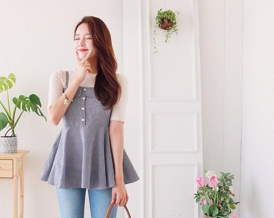 Áo peplum bèo nhún thiết kế kiểu layer giúp tạo cảm giác vòng eo nhỏ nhắn, thon gọn hơn.