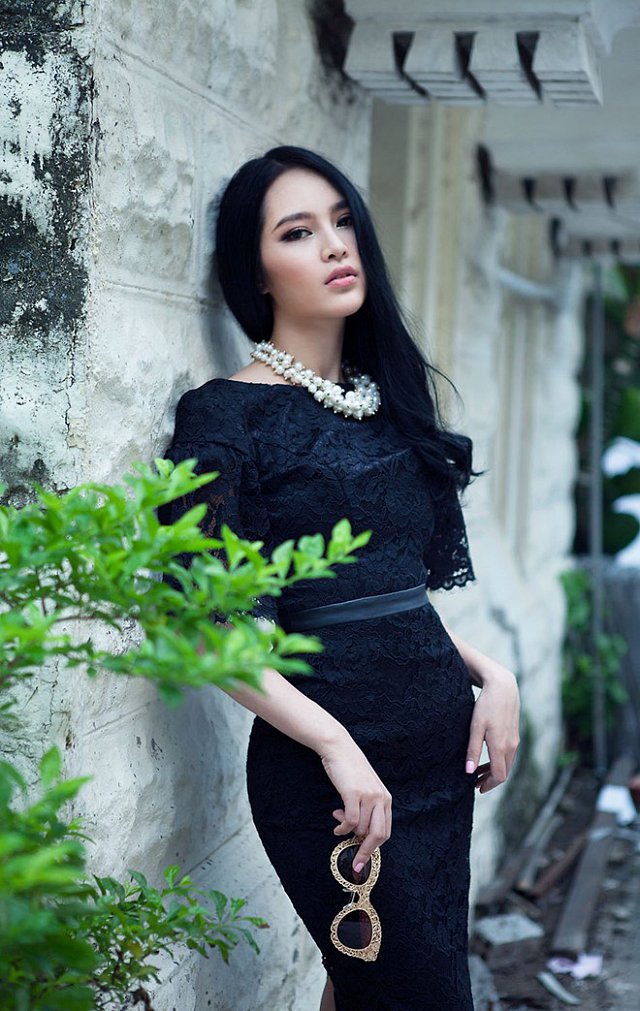 chon-trang-phuc-quyen-ru-cho-tiec-dau-nam-moi-ed5a61