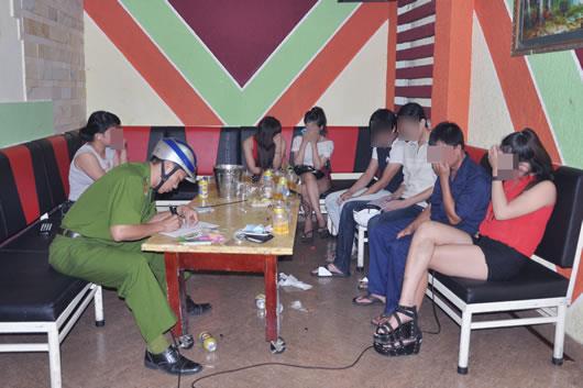 vo-ta-hoa-khi-phat-hien-mon-moi-trong-hoa-don-cua-chong-n-h-l_281523373