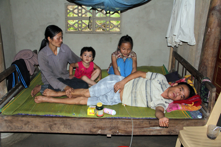 be-lop-6-viet-don-xin-thoi-hoc-vi-ca-nha-mac-benh-hiem-ngheo