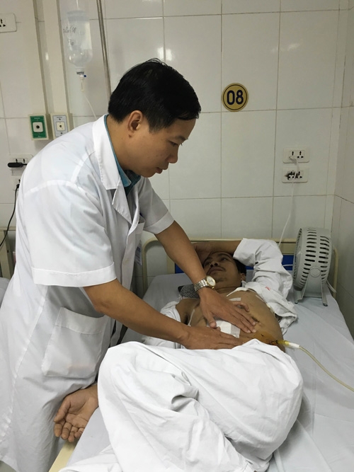 hy-huu-phau-thuat-lay-than-ra-ngoai-rua-sach-sau-do-ghep-lai-cho-benh-nhan-29-084957
