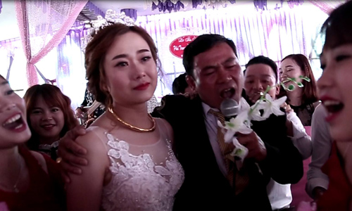 cha-khoc-trong-dam-cuoi-con-gai-8-sharoncuneta.com