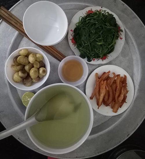 co-vo-tre-tu-van-bua-com-2-nguoi-song-giua-ha-noi-chi-ton-15-nghin-gay-tranh-cai-18620447_758193901006347_3444210633255190368_n-1495682886-width500height546