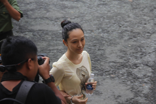 phien-toa-so-tham-lan-2-hoa-hau-phuong-nga-xuat-hien-tu-tin-1