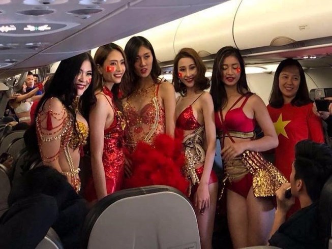 hinh-anh-nguoi-mau-tren-chuyen-co