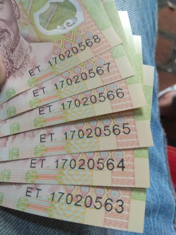 Nguyễn Hoa cũng khoe số tiền lì xì mà cô bạn nhận được. Có thể không nhiều bằng những bạn khác nhưng đối với cô rất có ý nghĩa.