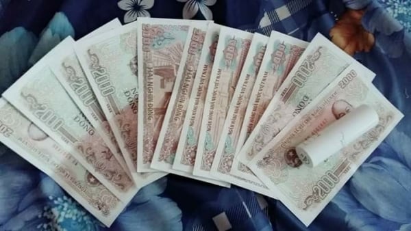 Bạn Đinh Hoàng Anh cũng nhận được số tiền lì xì mang tình chất tượng trưng.