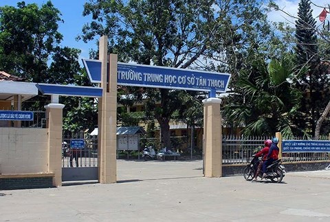 Trường THCS Tân Thạch - nơi diễn ra vụ việc. Ảnh: Nguyễn Xuân Thắng.