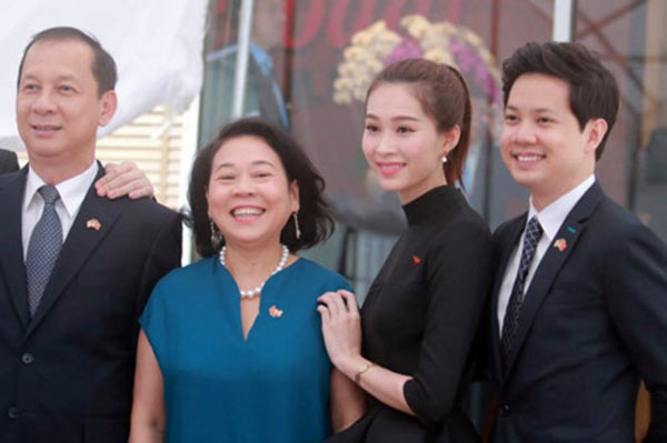 nhung-dieu-it-biet-ve-me-chong-va-nha-chong-cuc-khung-cua-hoa-hau-thu-thao 1