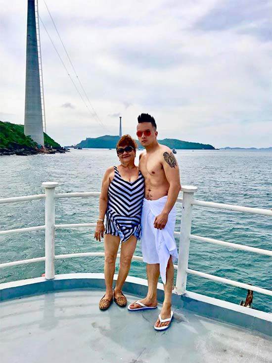 me-cao-thai-son-70-tuoi-van-tre-nhu-thanh-nien 5