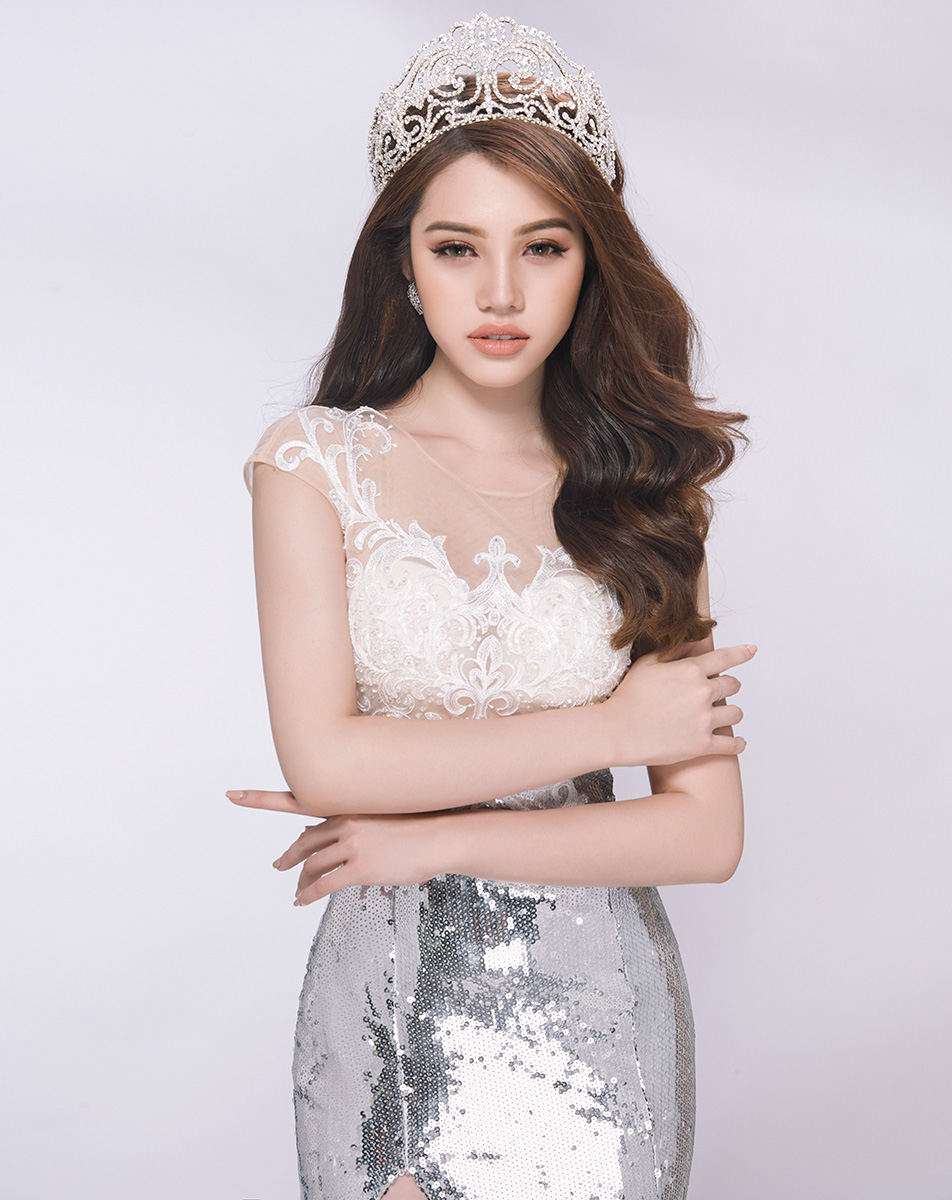 jolie-nguyen 6