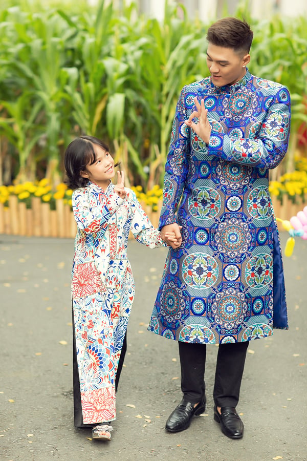 Được biết chính bạn gái cũ Linh Chi đã hỗ trợ tổ chức buổi chụp ảnh cho hai bố con Lâm Vinh Hải. Bé Kỳ Kỳ rất yêu quý nữ diễn viên.