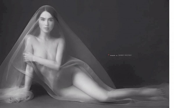 Trước Minh Tú, nhiều mỹ nhân Việt đồng loạt khoe thân hình nóng bỏng trong nhiều tư thế khác nhau. Trong đó, Ngọc Trinh vừa đăng bộ ảnh nude toàn thân khoe trọn ba vòng nóng bỏng.