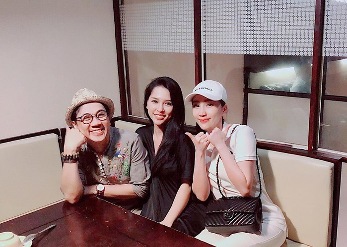 Bảo Thy và chị dâu cô vừa chia sẻ hình ảnh mình đi ăn tối trên trang cá nhân. Qua đó, hai chị em đều dành nhiều lời 