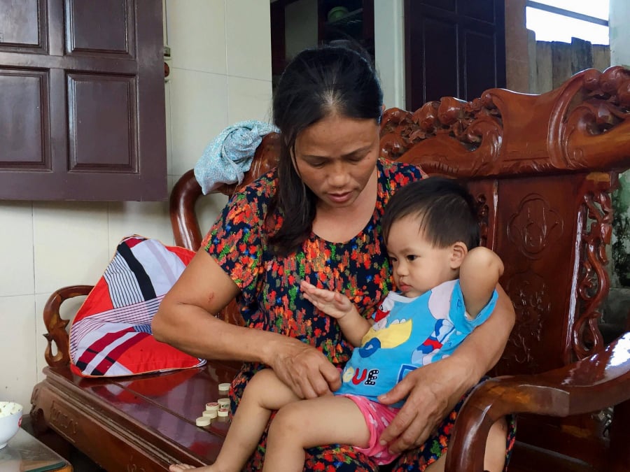 Ai cũng xót xa khi chỉ còn người con út thoát nạn.    