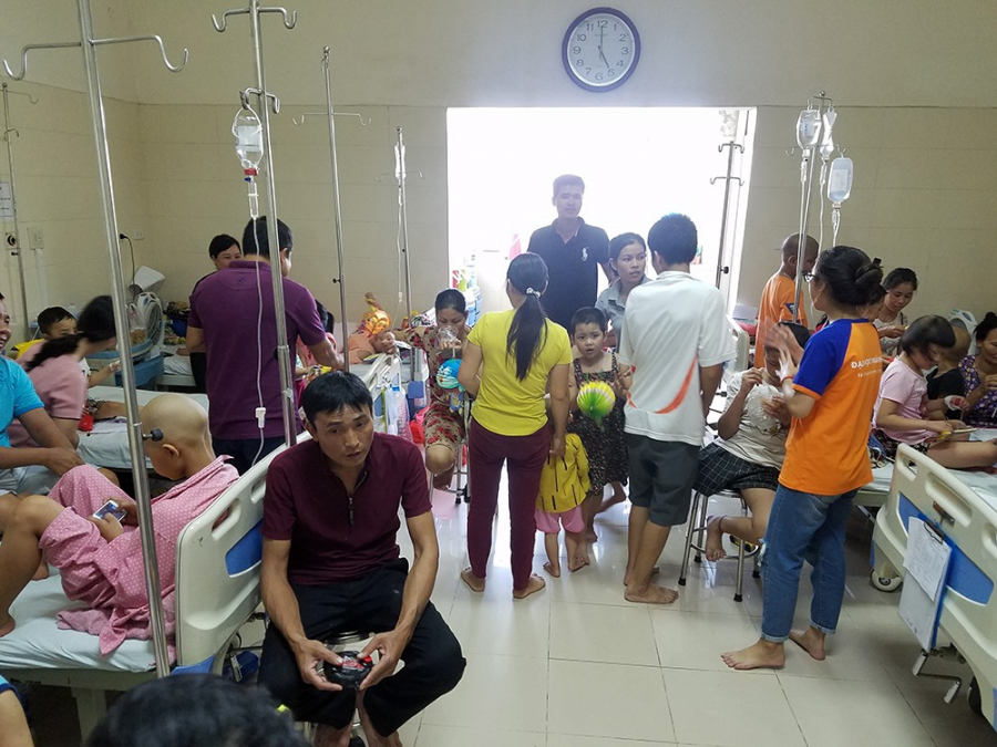 Khoa Nhi bệnh viện K Tân Triều mỗi năm tiếp nhận hơn 200 bệnh nhi mắc bệnh ung thư.  
