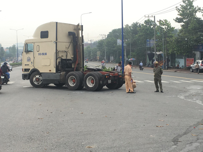 CSGT TX.Dĩ An khám nghiệm hiện trường.    