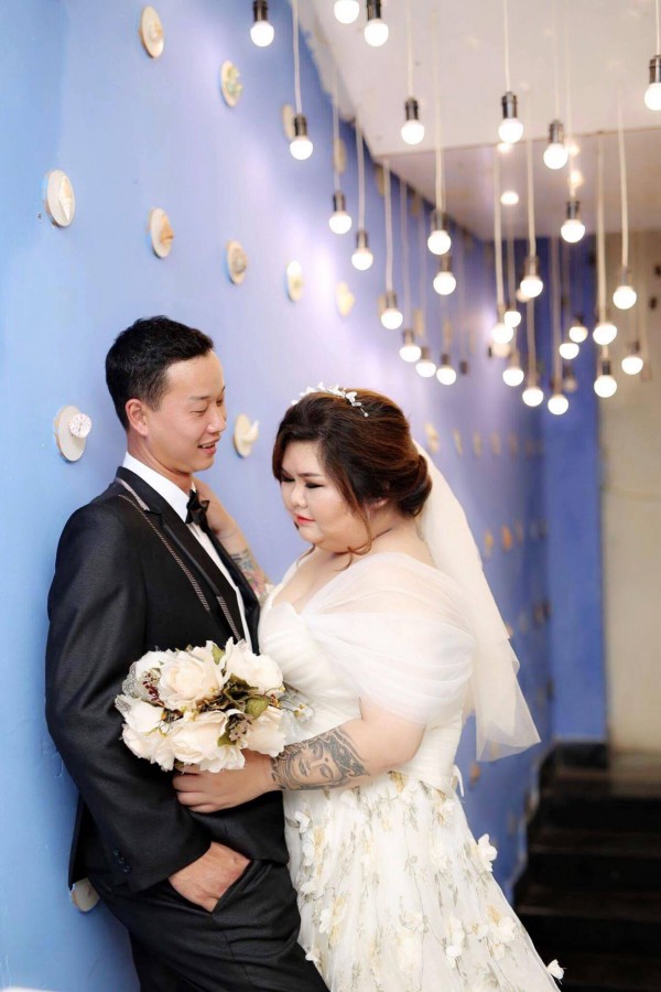 Ảnh cưới của cặp đôi đũa lệch, vợ béo - chồng gầy  
