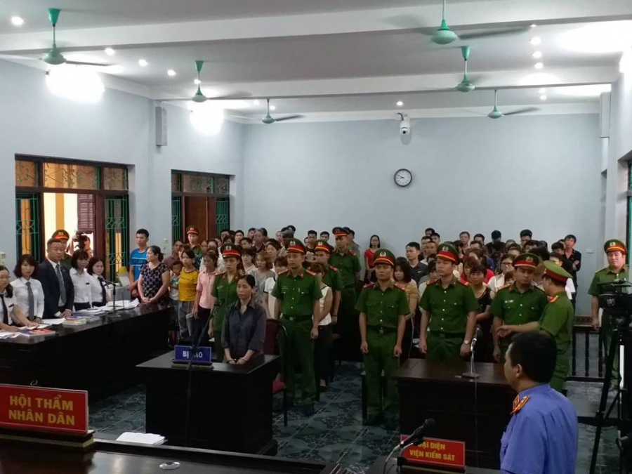 Phiên tòa có rất đông đại diện người bị hại đến tham dự    