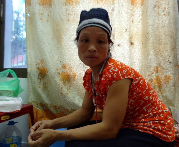 Bà Lý Thị Hoa - mẹ đẻ của Mai chưa hết bần thần sau vụ việc.    