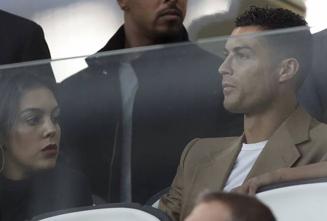 Ronaldo đang phải đối mặt với nhiều rắc rối về vụ án hãm hiếp người mẫu trẻ.  