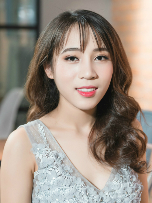 Thúy Toàn đã thực hiện một loạt ca Shbet888 tiền thưởng cực khủng như nâng mũi,  nhấn mí, độn cằm, cắt cơ cười hở lợi, mài răng và bọc răng sứ.  