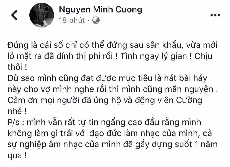 Dòng trạng thái trên trang cá nhân của tác giả giữa tâm bão