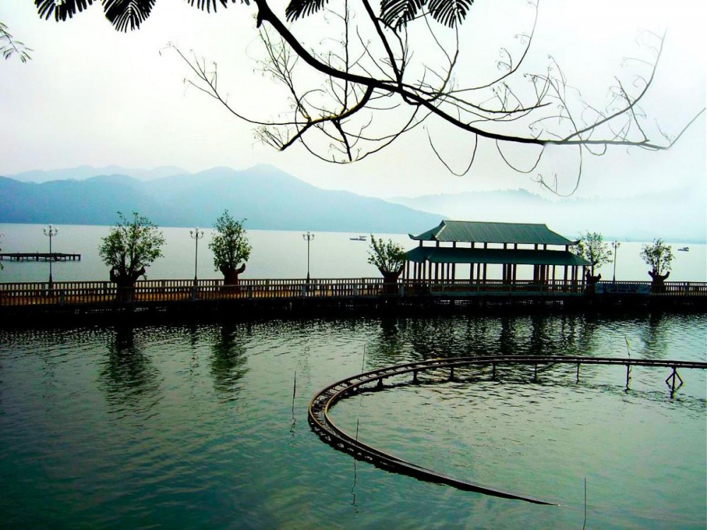 ve-dep-tho-mong-gan-ha-noi phunutoday