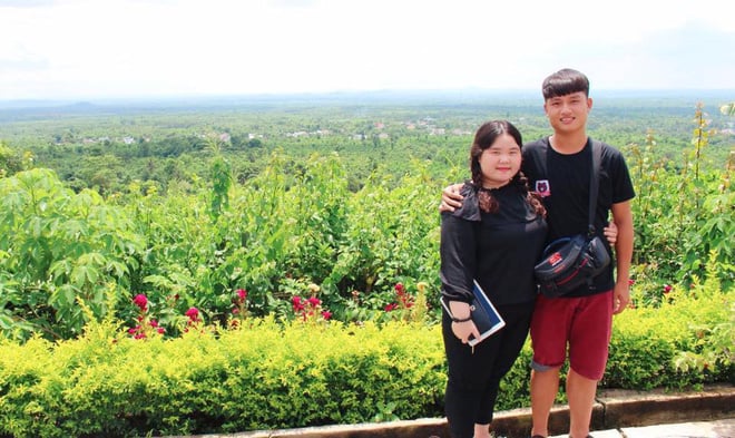 tan-chay-voi-chuyen-tinh-ga-bong-cua-cap-doi-dua-lech-gay-sot-mang-xa-hoi-2-sharoncuneta.com