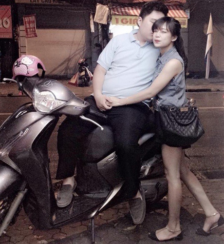 tan-chay-voi-chuyen-tinh-ga-bong-cua-cap-doi-dua-lech-gay-sot-mang-xa-hoi-3-sharoncuneta.com