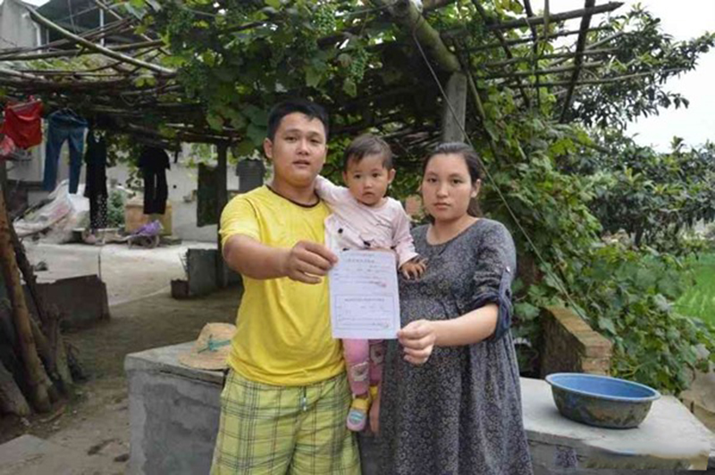 su-that-dau-long-sau-chuyen-ong-bo-tre-ngay-ngay-be-con-gai-2-tuoi-ra-mo-dao-san-nam-1