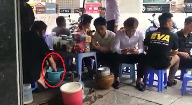 vu-co-gai-lay-nuoc-rua-chan-pha-tra-da-chu-nhan-video-bien-minh-do-la-viec-lam-nhan-van-2
