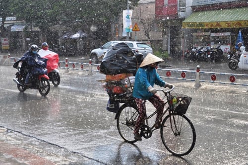 du-bao-thoi-tiet-19-7-mua-lon-dien-rong-o-bac-bo-keo-dai-suot-5-ngay-toi