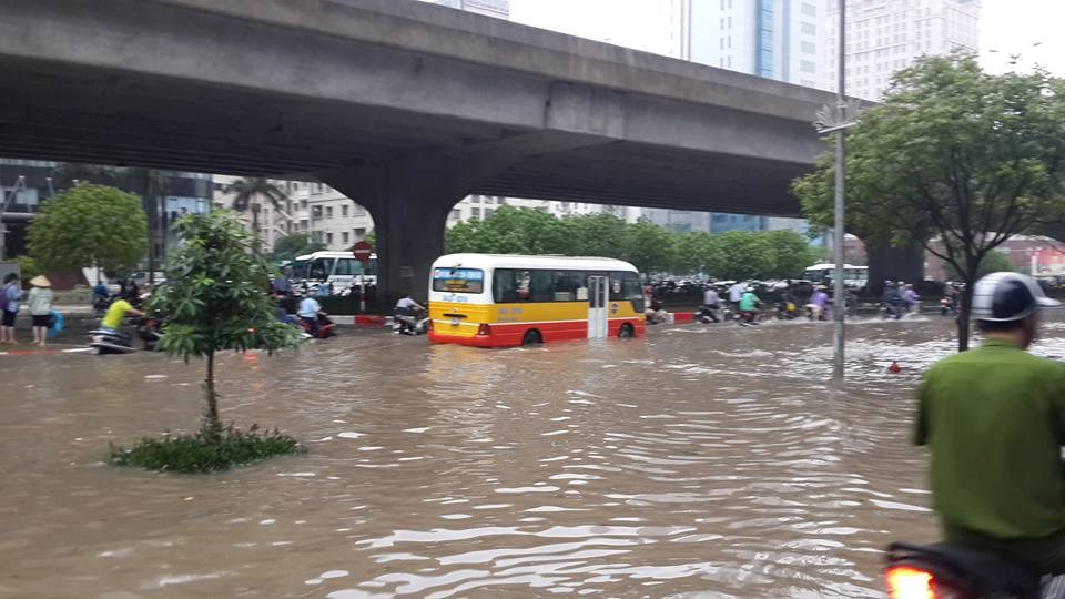 du-bao-thoi-tiet-20-7-ha-noi-mua-to-nhung-tuyen-pho-sau-co-the-ngap-lut