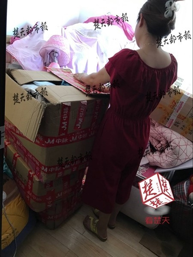 om-hon-500-trieu-tien-tiet-kiem-cua-chong-mua-do-lot-than-thanh-nguoi-vo-nhan-cai-ket-dang-chat-2