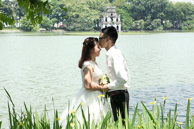 40-cap-uyen-uong-dai-nao-ho-guom-cung-nhau-chup-anh-cuoi-tap-the-8