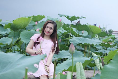 ngan-ngo-ngam-ve-dep-diu-dang-cua-me-bau-ben-hoa-sen-7