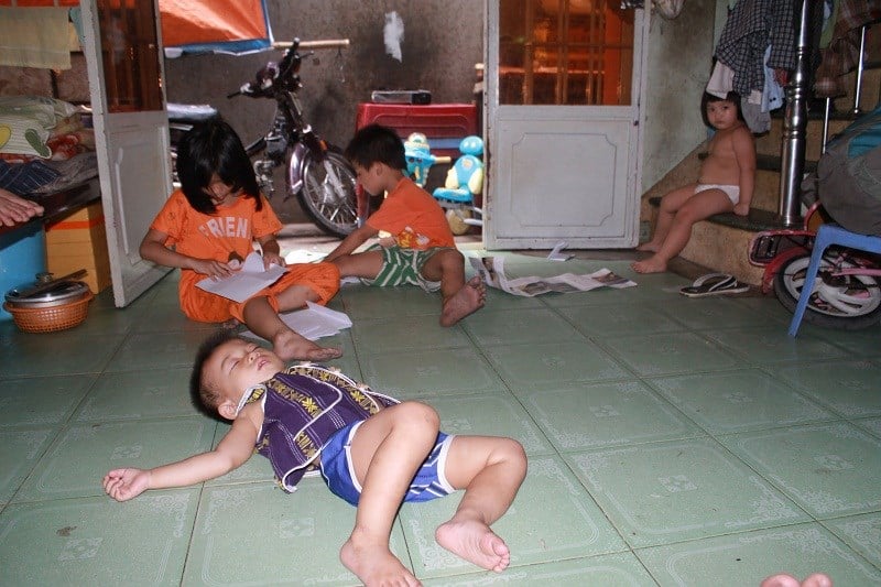 cam-phuc-truoc-nguoi-ba-nuoi-tan-20-dua-chau-den-tuoi-gan-dat-xa-troi-con-nuoi-them-2-chat-ngoai-mo-coi-6
