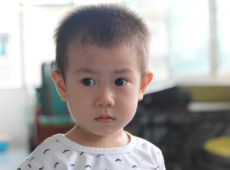 me-be-trai-nghi-bi-bo-roi-o-trung-tam-sai-gon-bin-la-em-nhan-nuoi-cua-vo-chong-nguoi-khac-1